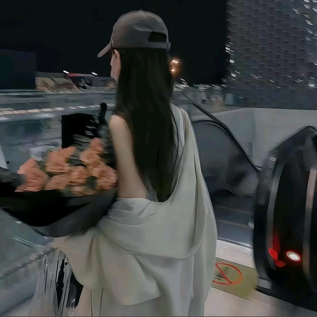 宋忆.
