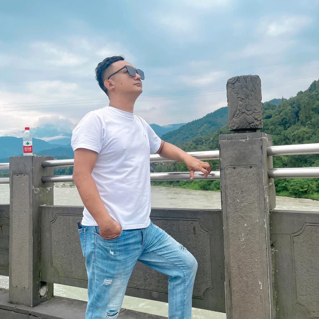 五彩凉山彝族酒楼（马贵）