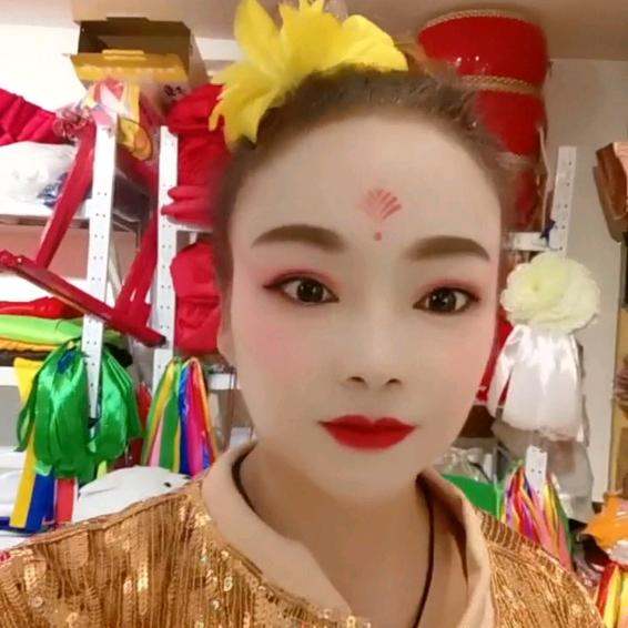 刘苏英鼓舞队队长