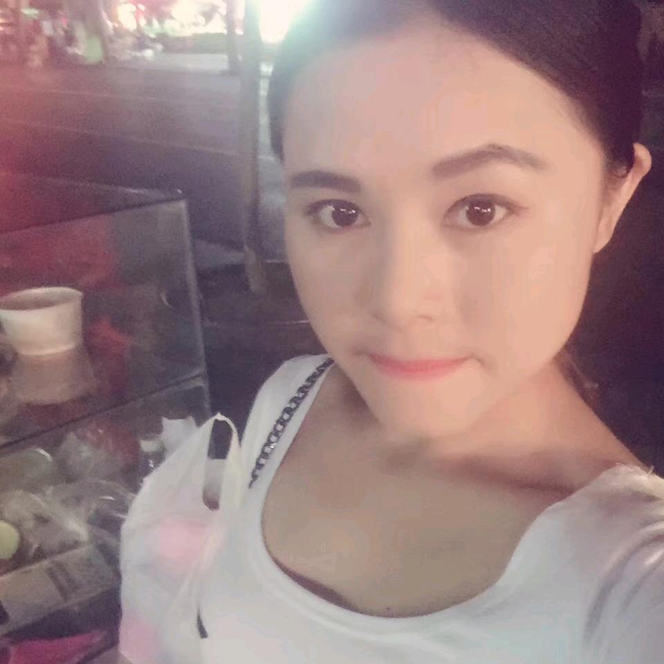 小梦爱吃零食