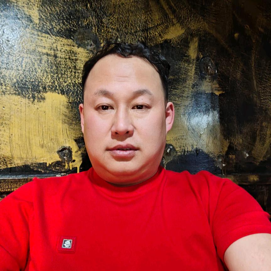 雄鹰展翅