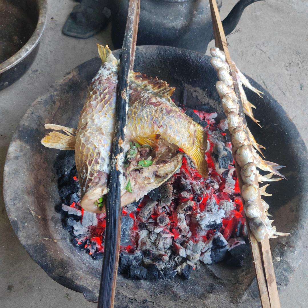 黑不溜秋