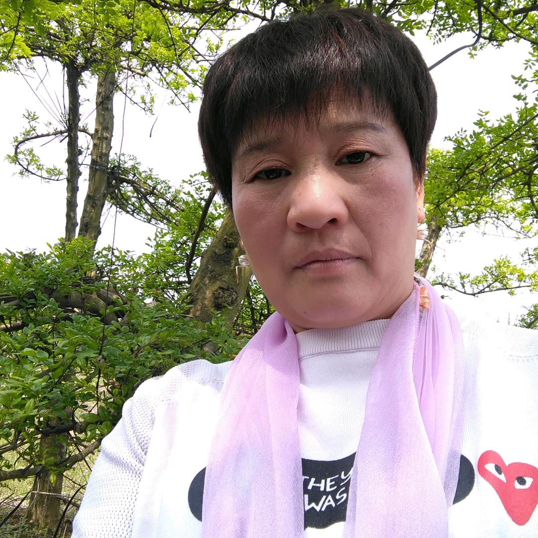 短发女人