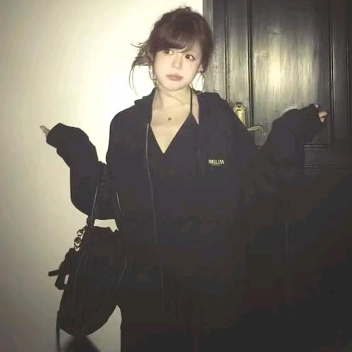 妳的玮.