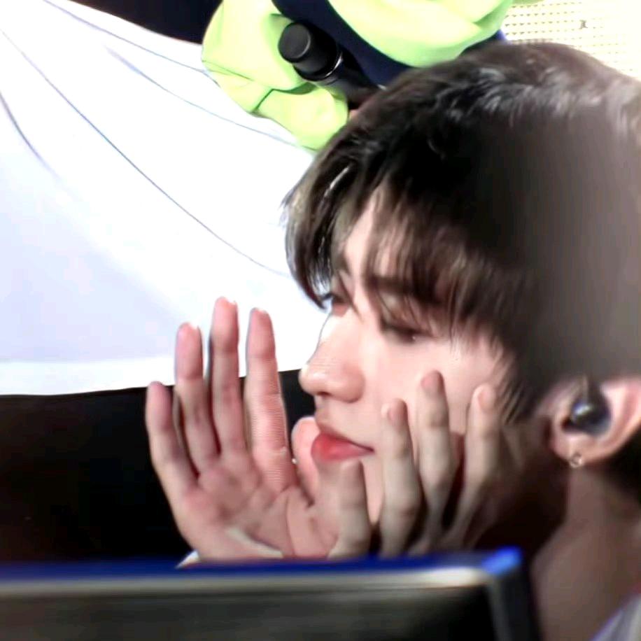 🤫😪今天开心了吗