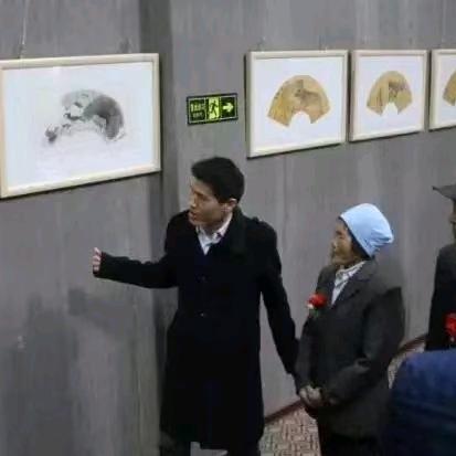 画家侯涛龙