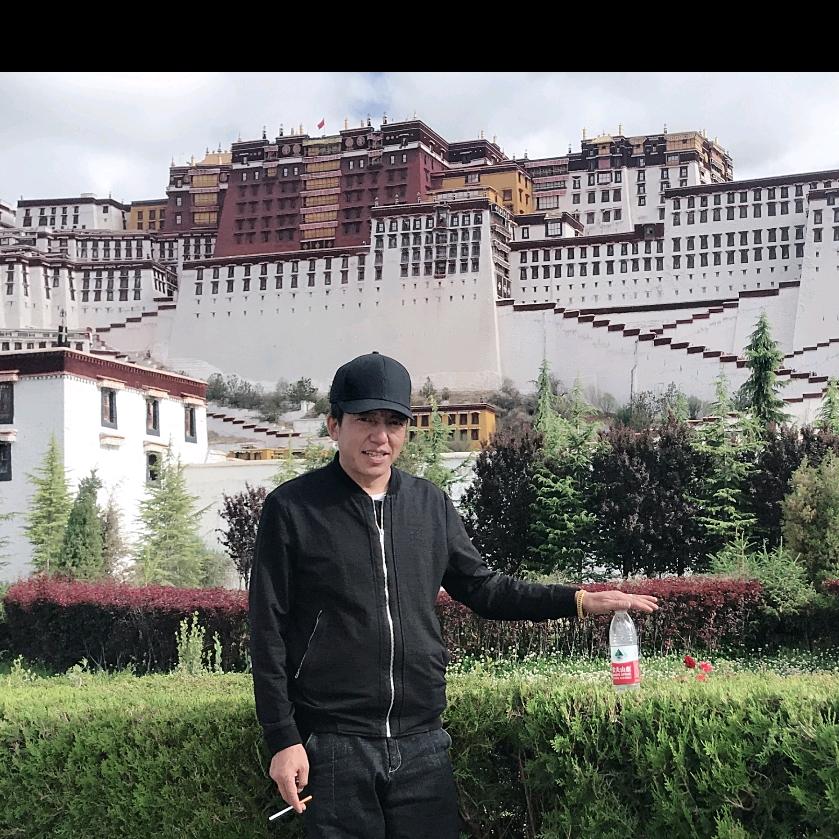 香格里拉吊车出租。