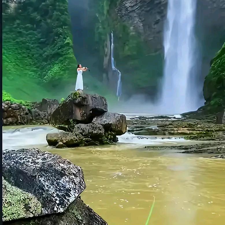碧水蓝天.