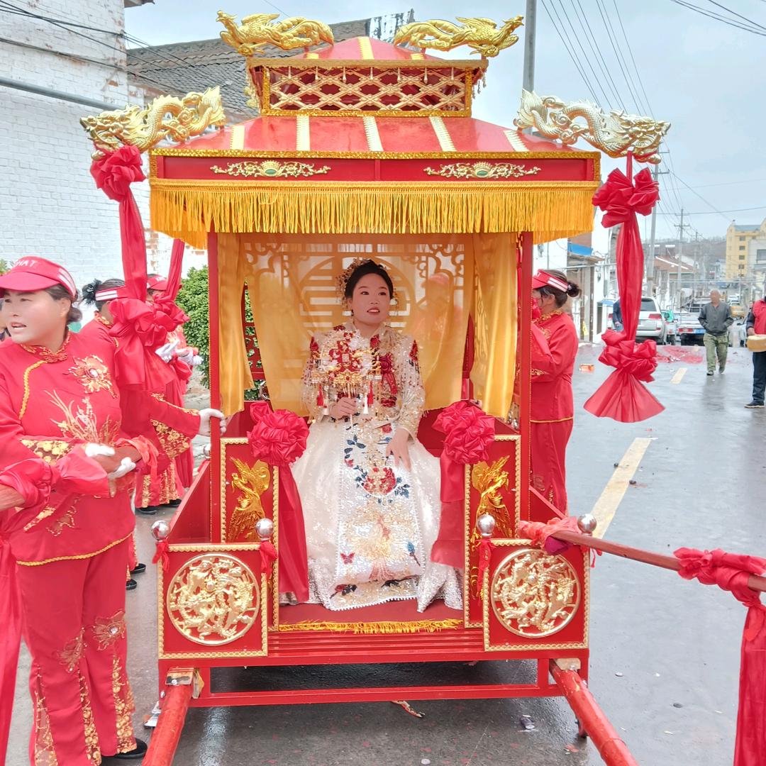 龙尾花轿队