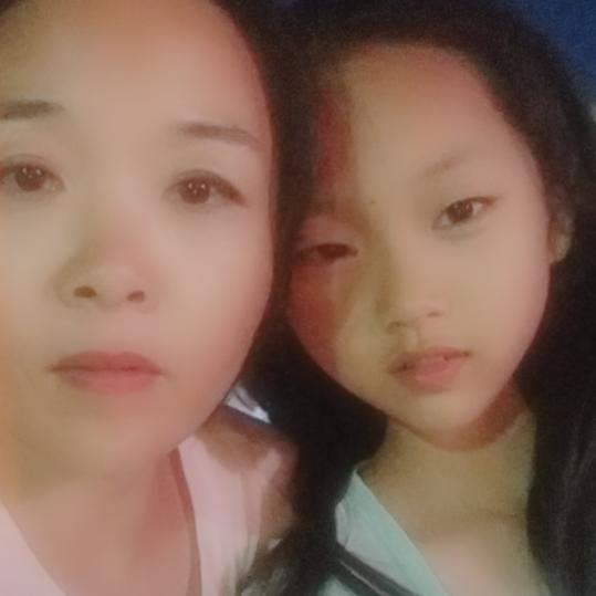 母女俩《相依为命》