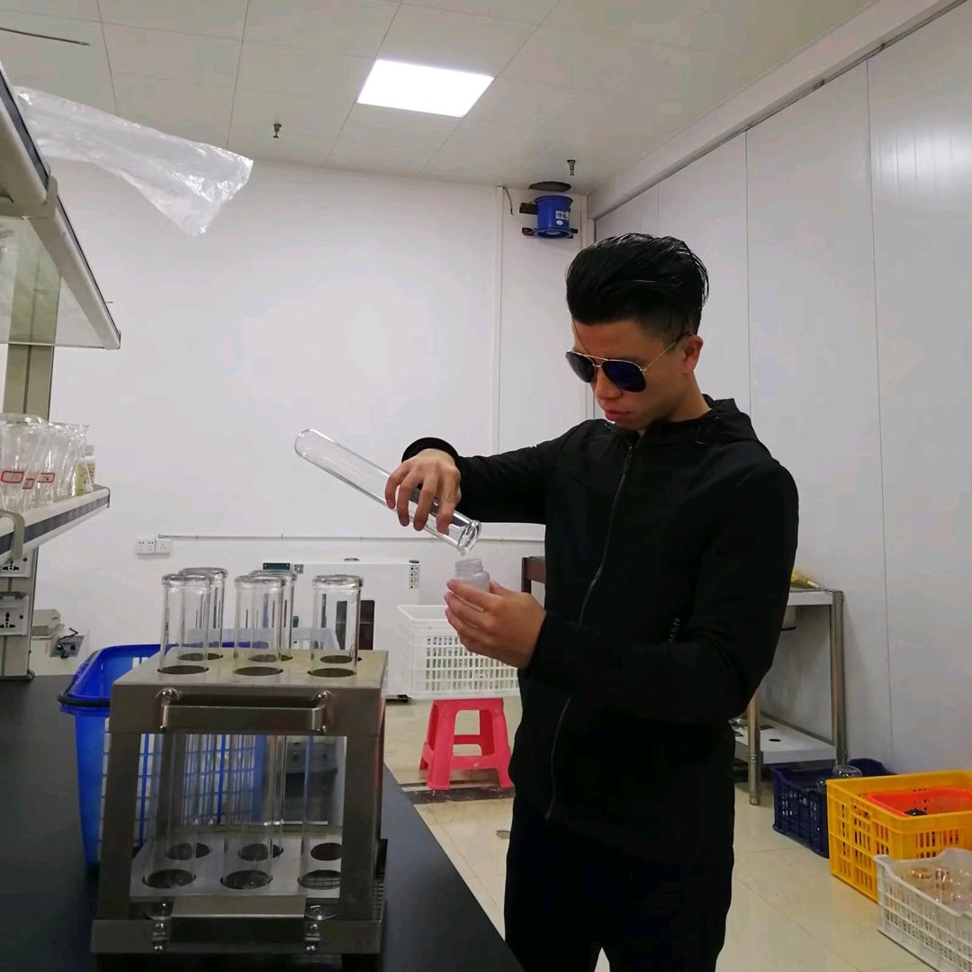 激素玩家谭慕鹤
