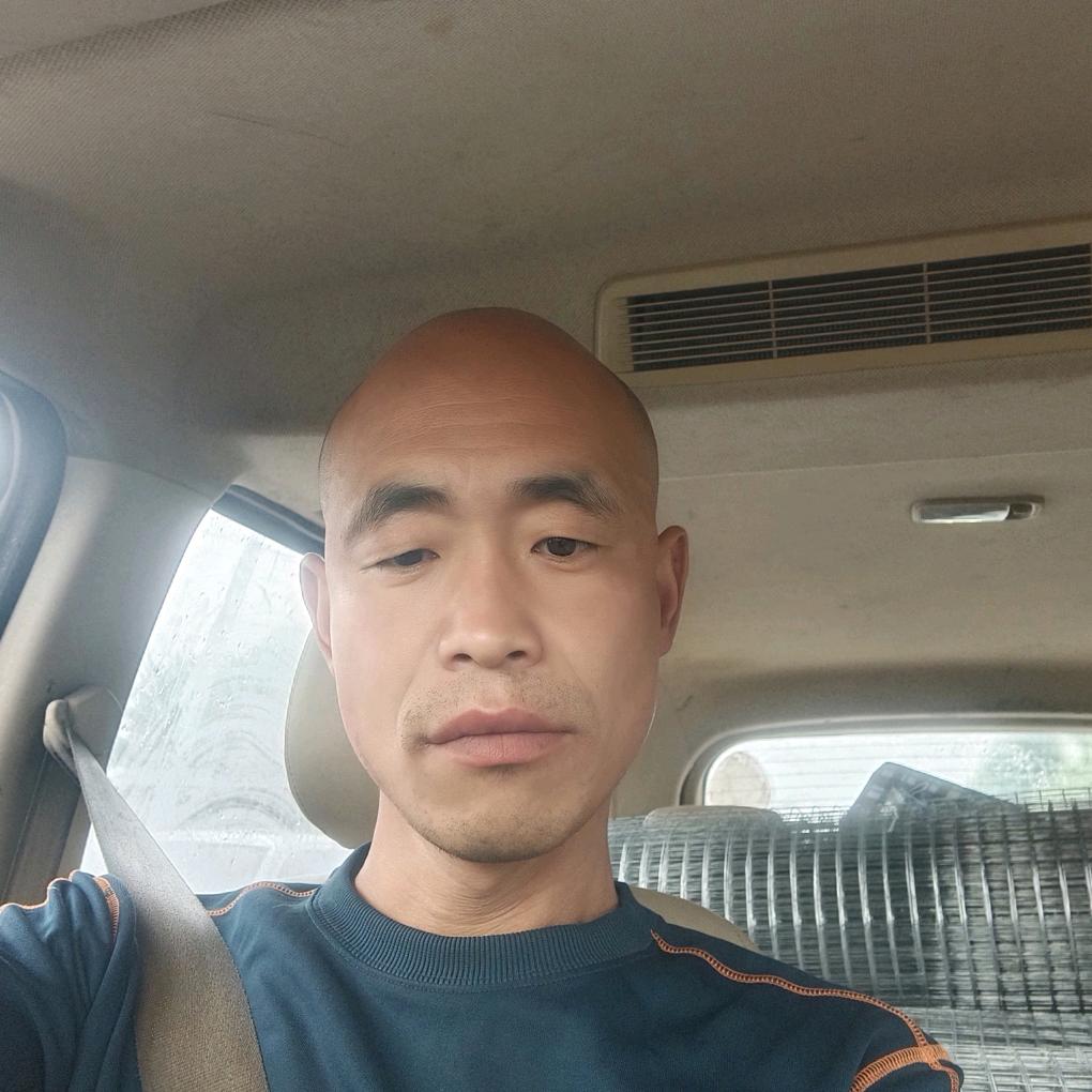 西安市浐河西路大量收矿泉水瓶杨伟