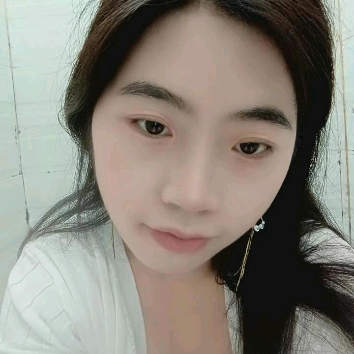 爱笑的容容