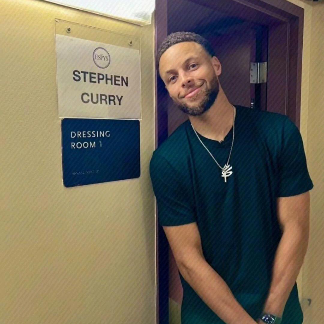 多次拒绝卡戴珊🥇