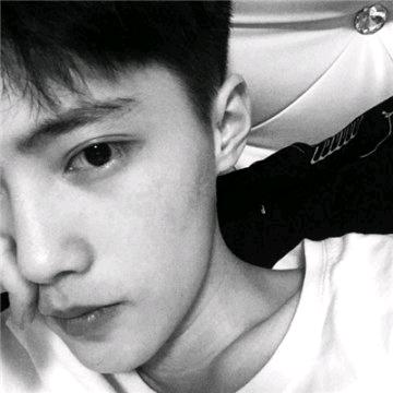 夜无殇ღ.