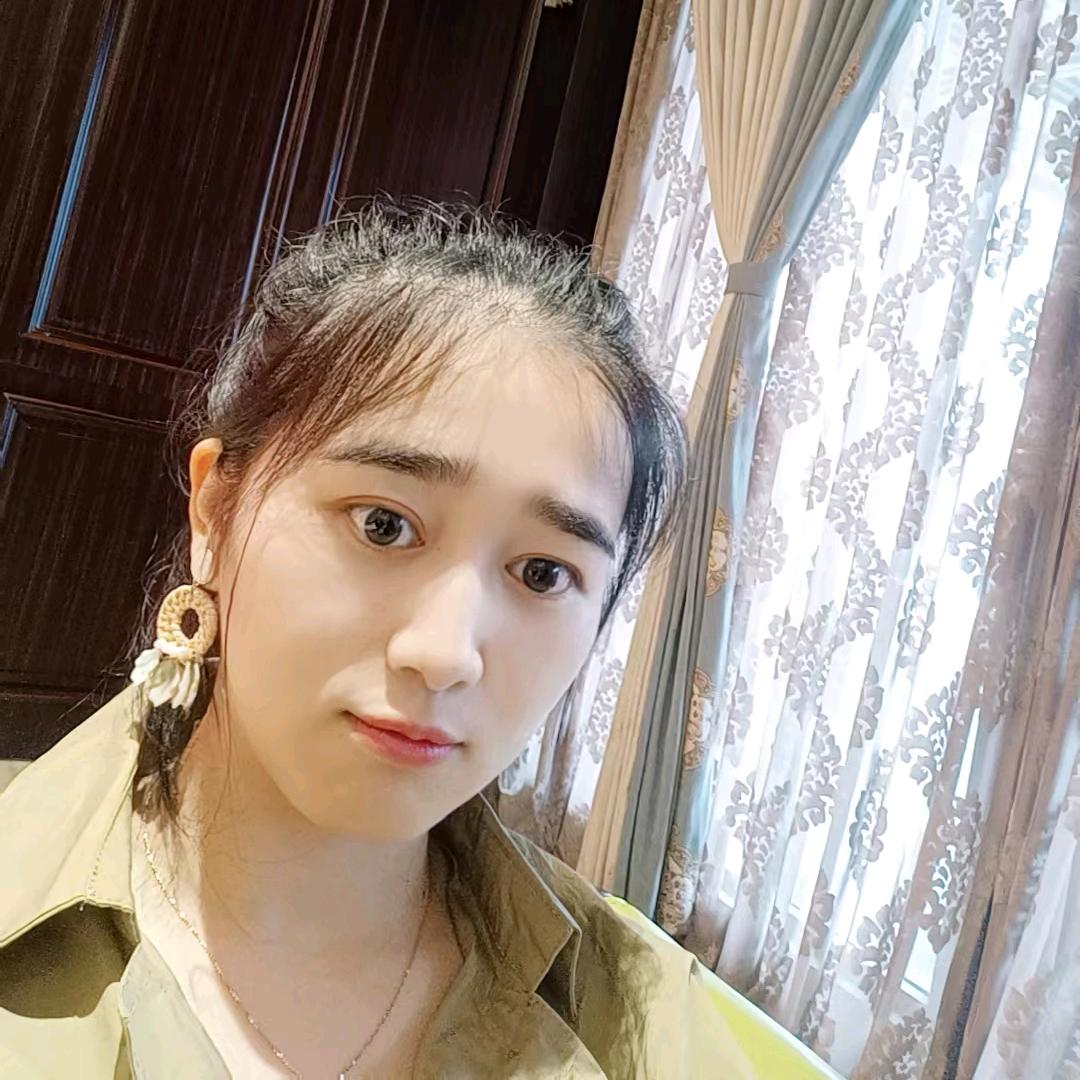 卖珠宝的小丫头