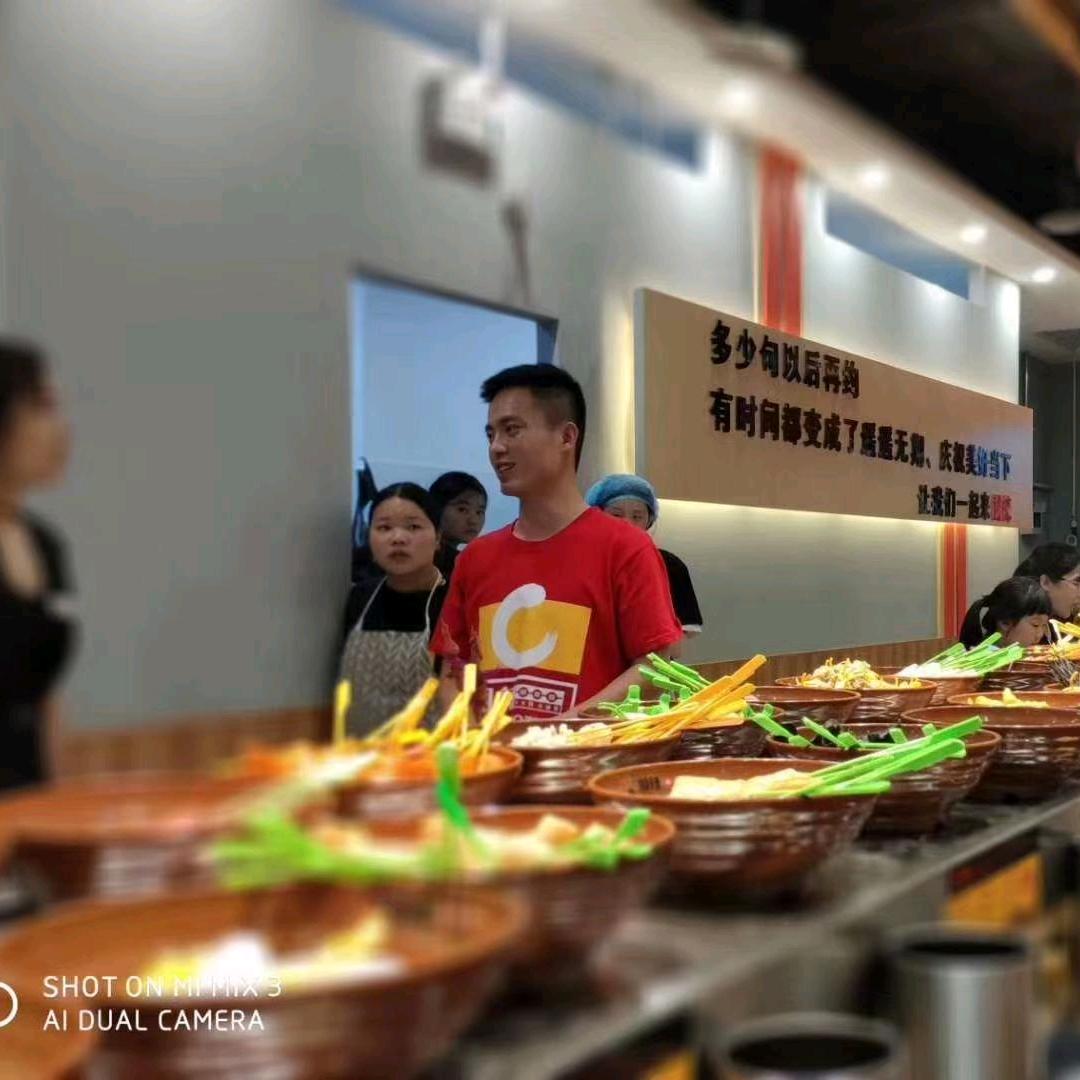 围辣小火锅招商加盟咨询经理 大飞