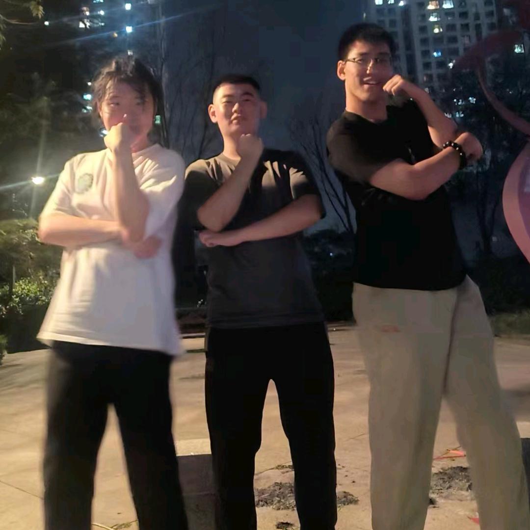 旋转小伙哥（摄影邪修）