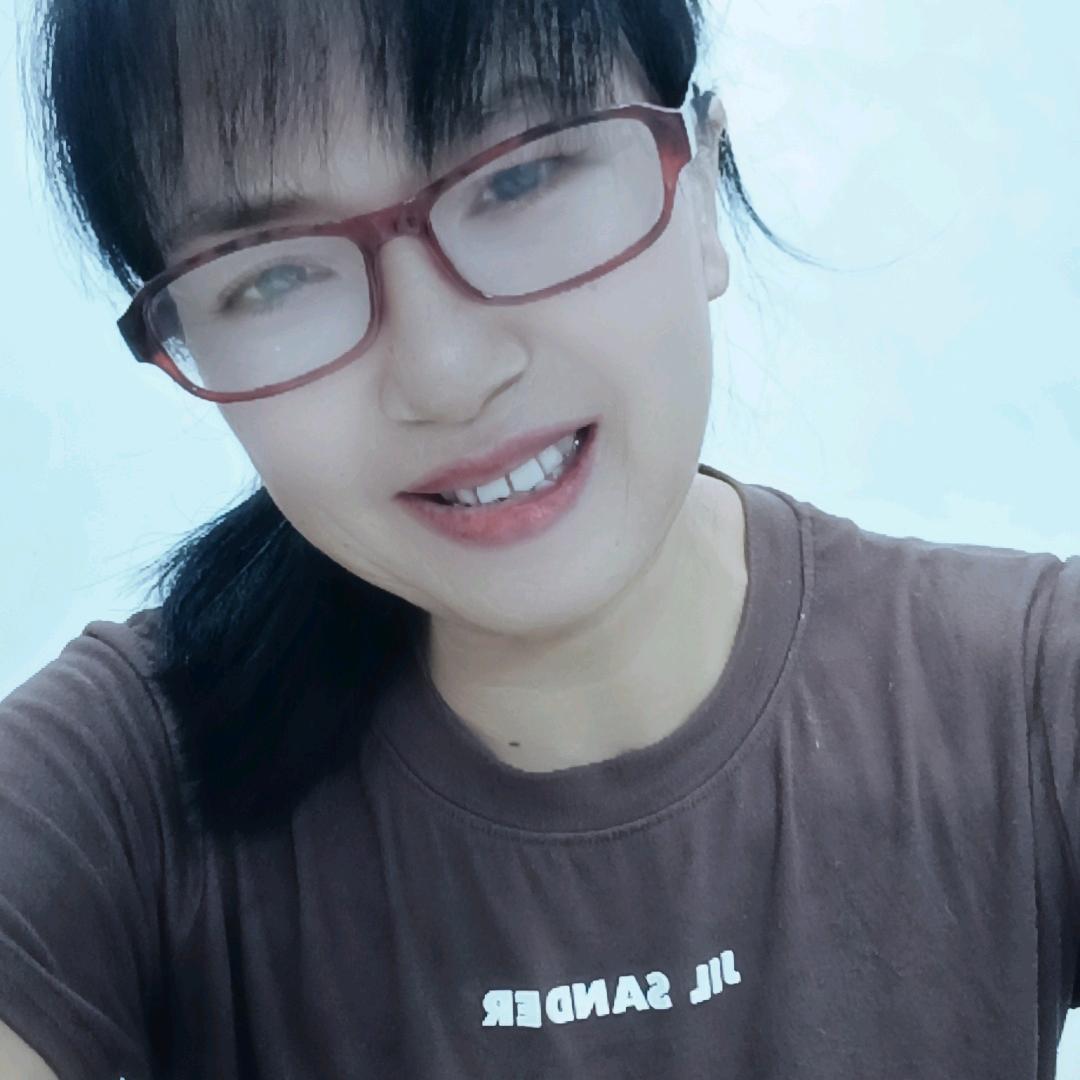 坚强的背后