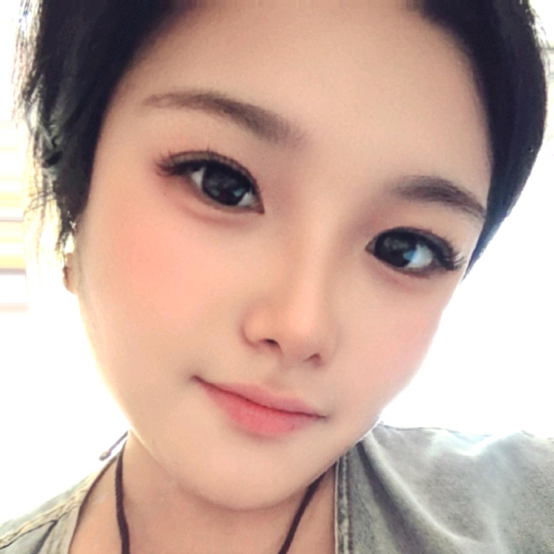 𝓠. 小张爱笑