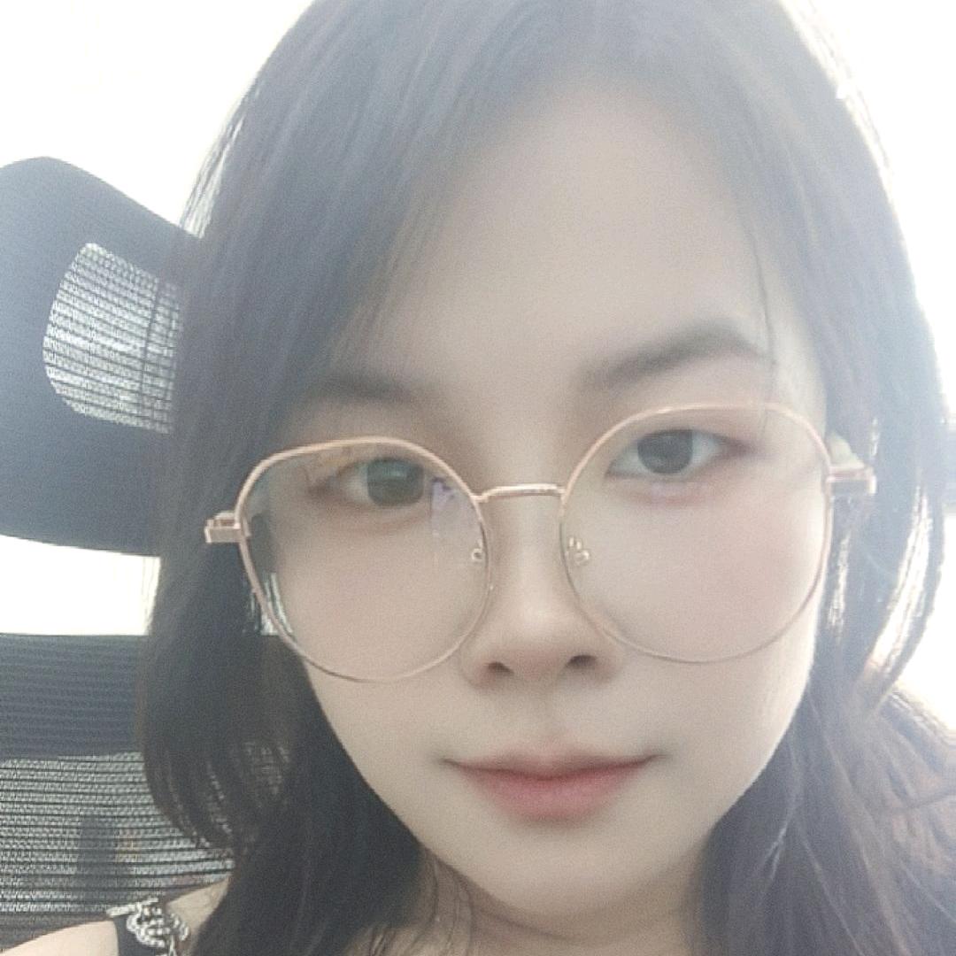 ឩ໊၀ឩ໊ᰁ᭄ 小小凤🐱