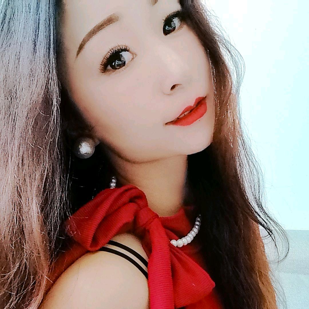 会笑的眼睛真美