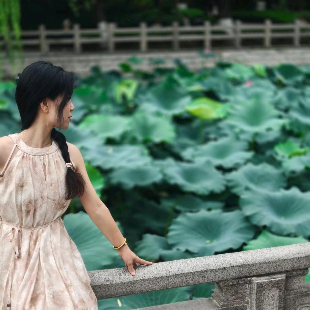 张大妮子（勿连赞）