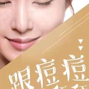 一个爱臭美的小姐姐