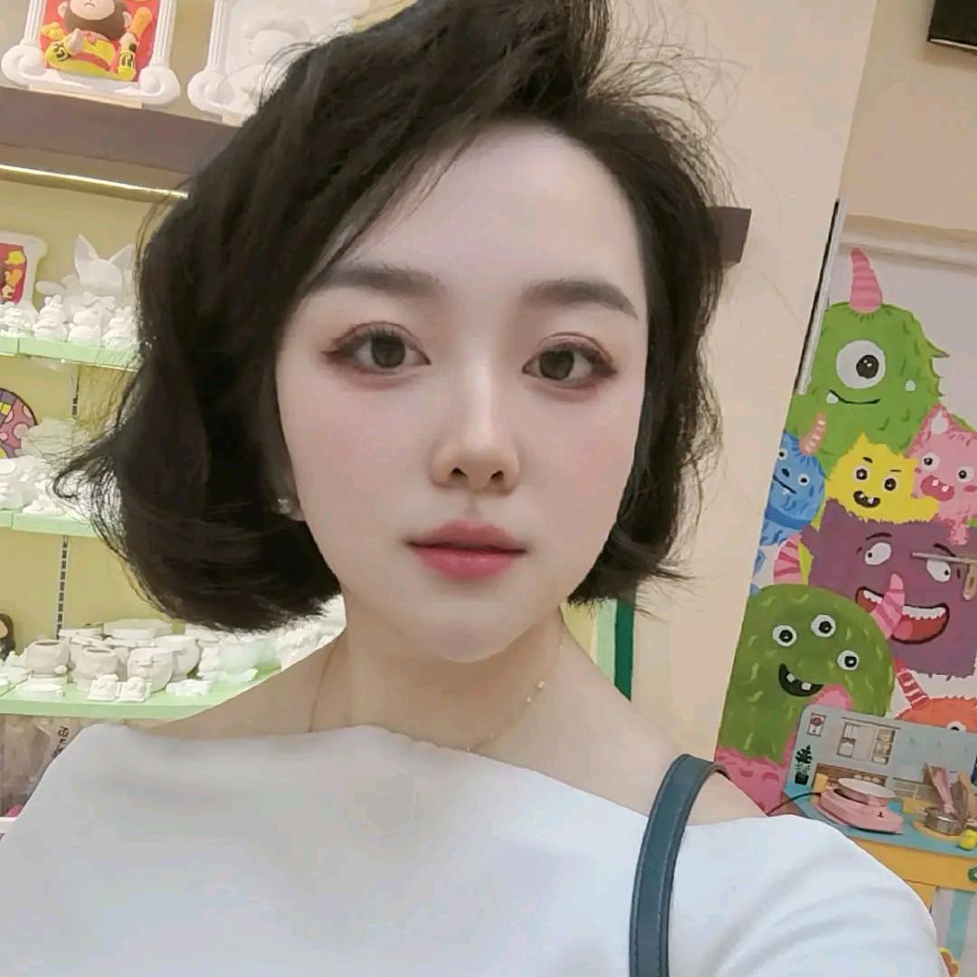 淼淼—一个从不美甲的女纸