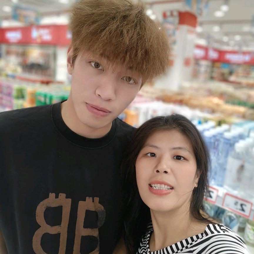 水蜜桃橱窗百货店