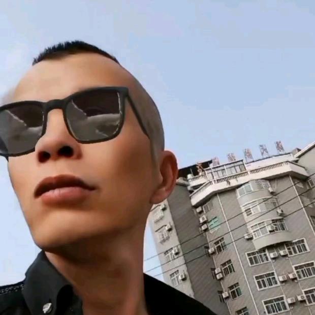 糊涂哥，茶花王