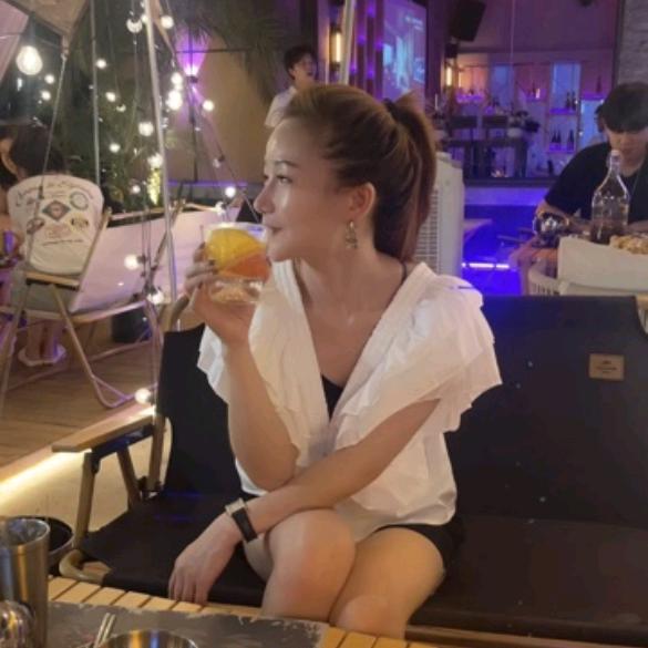 卖烧烤的老板娘(也兽烧烤)