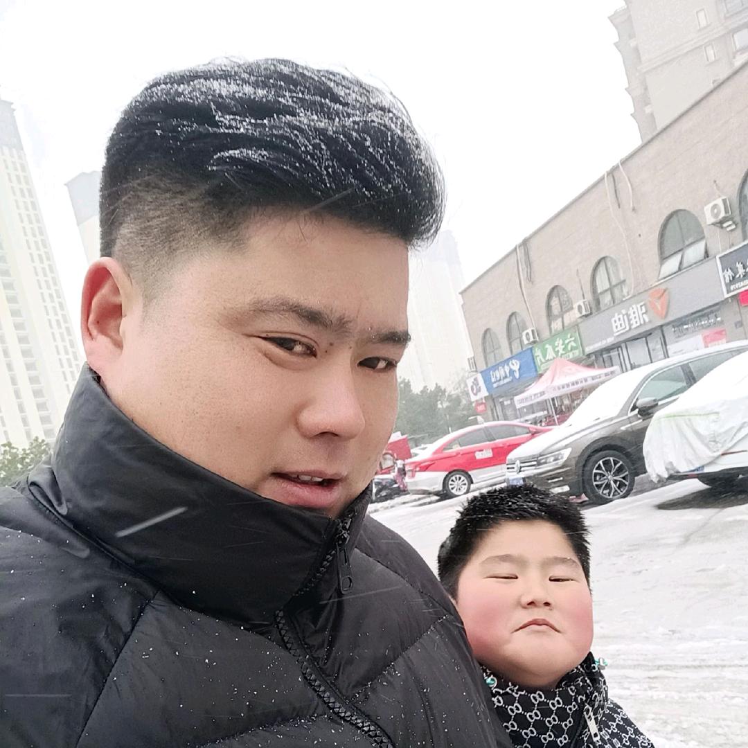 弯刀划过红玫瑰