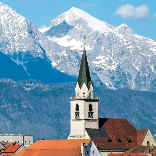 乘风破浪，扬帆远航。