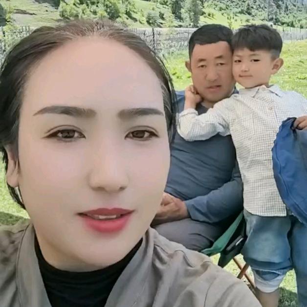 👨‍👩‍👧