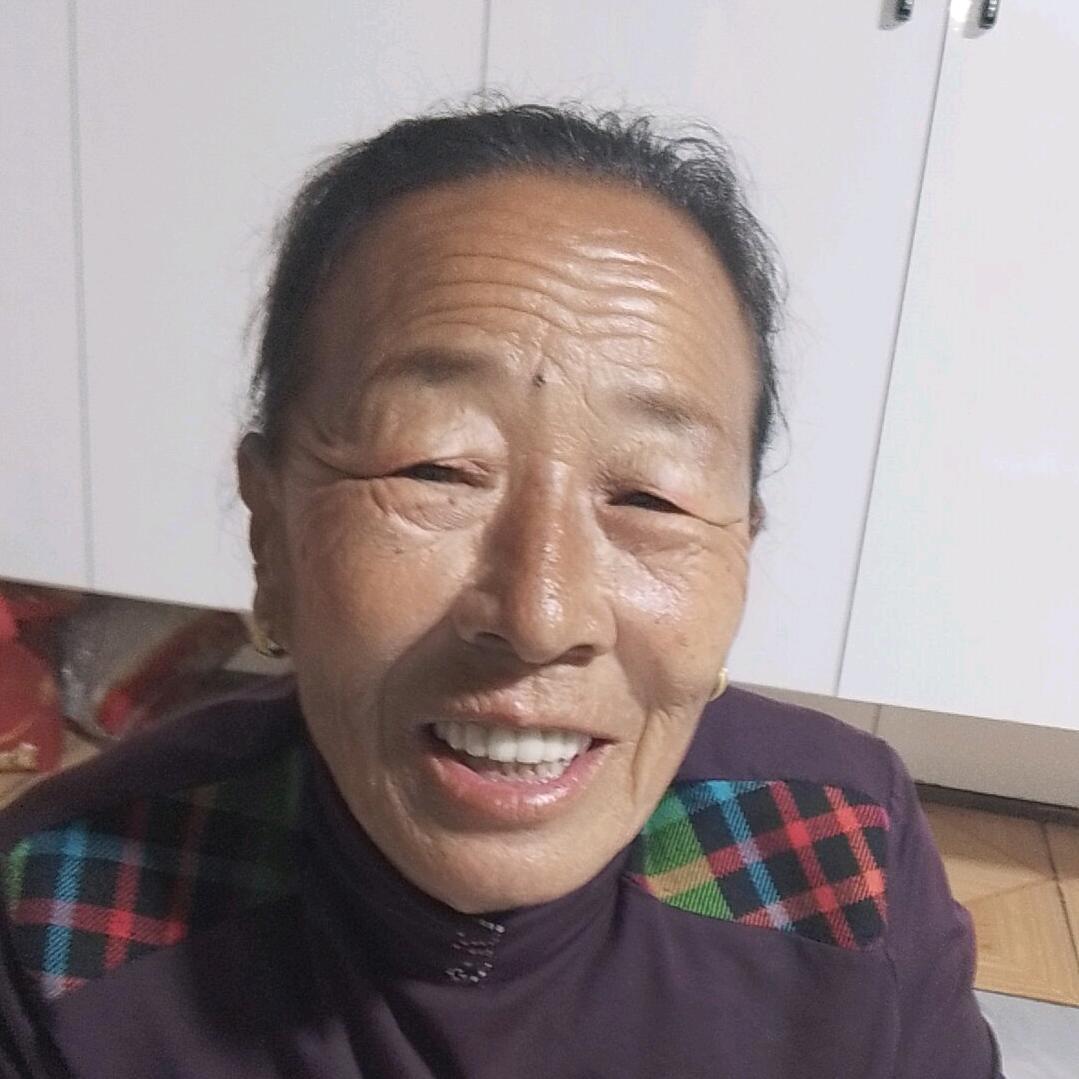 天晴👑🦋（每天晚上八点二十开播）