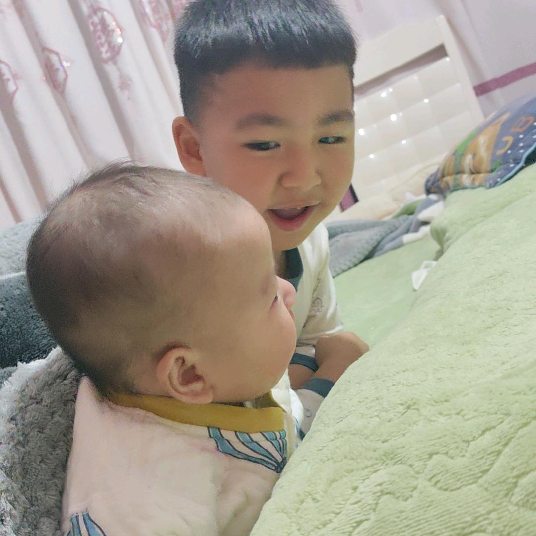 轩轩、欣欣婆婆