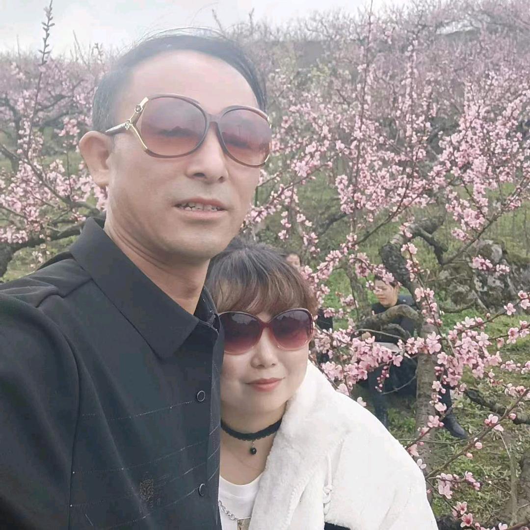 贵州穿青哥
