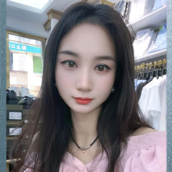 新田县皇鯱隹阁服装店