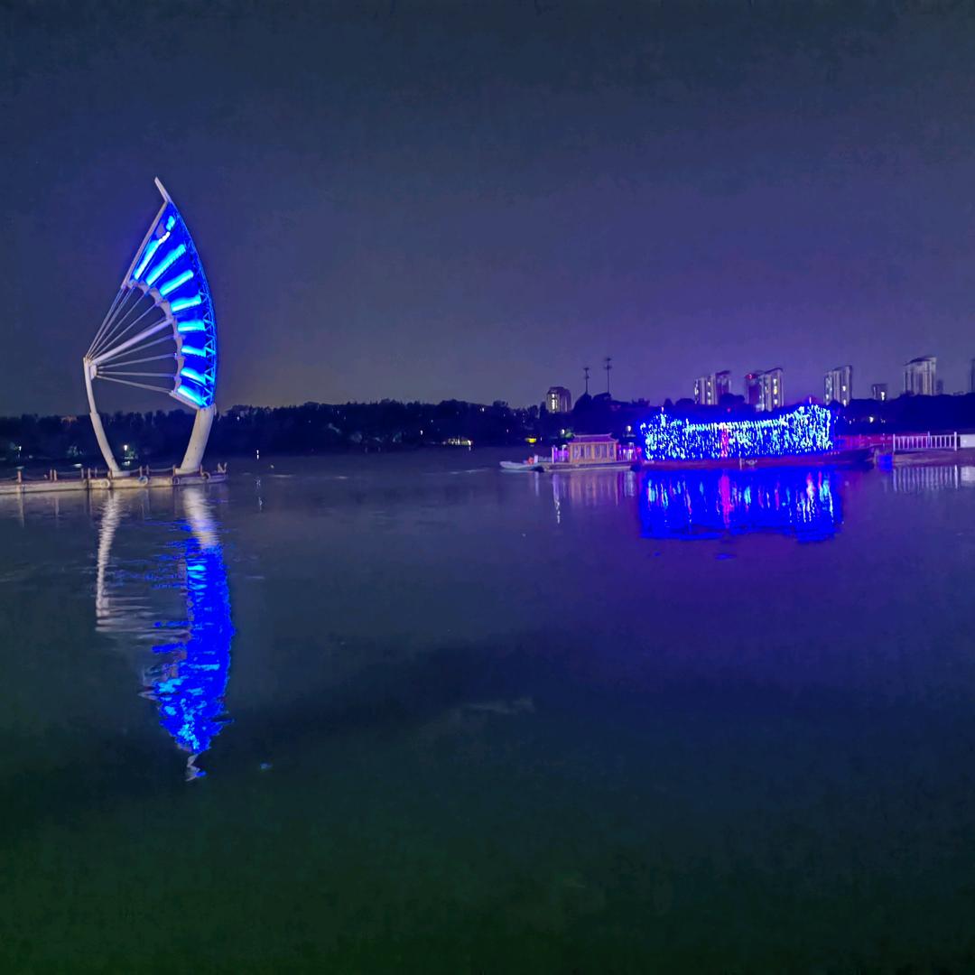 鸢都湖上赛龙舟