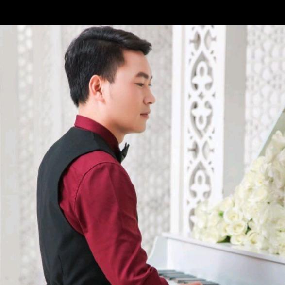 昆明蓝天发品小李