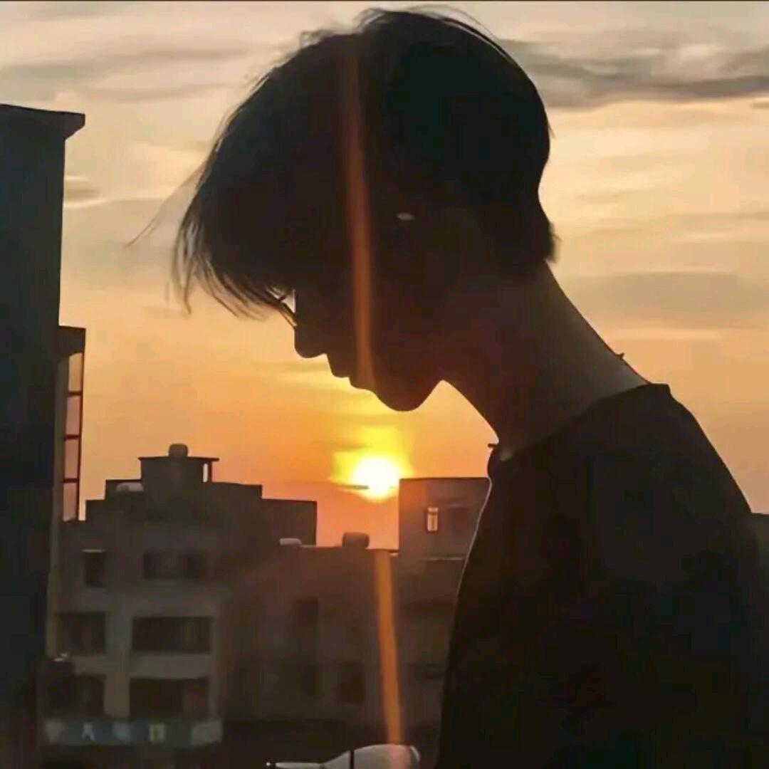 向杨而生.