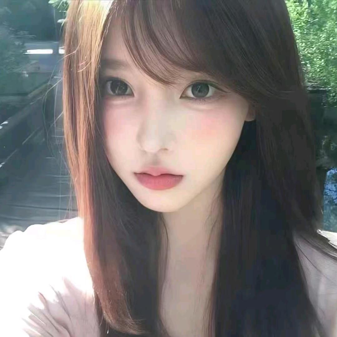 萘萘.