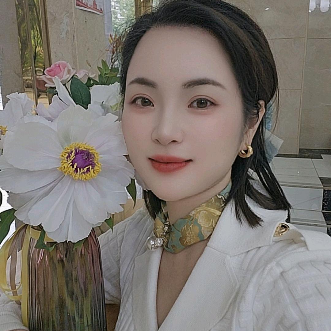 深圳安美馨口腔老板娘