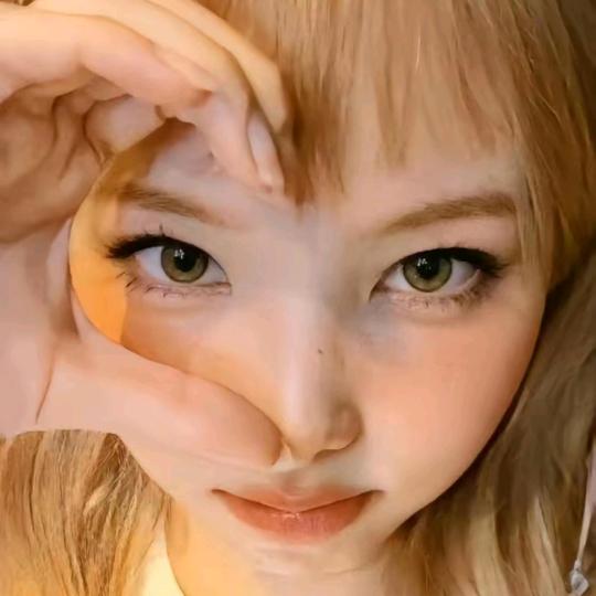 爱恩恩呀ᖰ˃̶ ꇴ ˂̶ᖳ