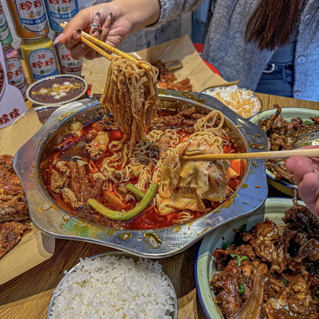 赵喜喜鸡架冒菜