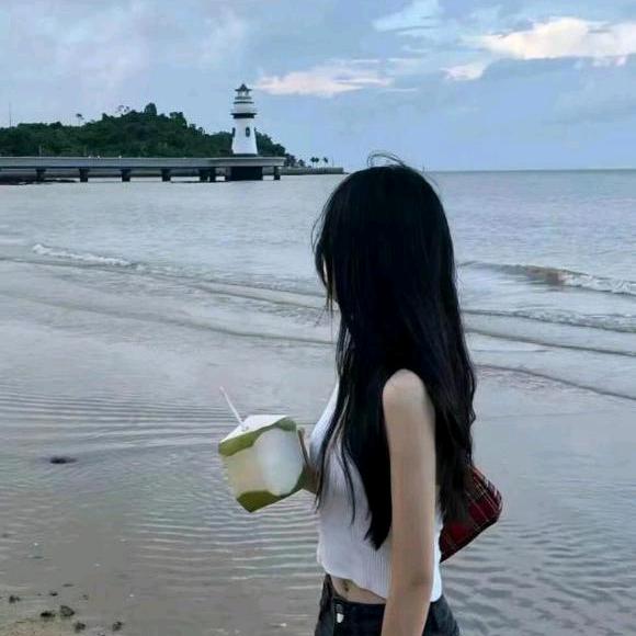 小琳爱吃喝玩乐