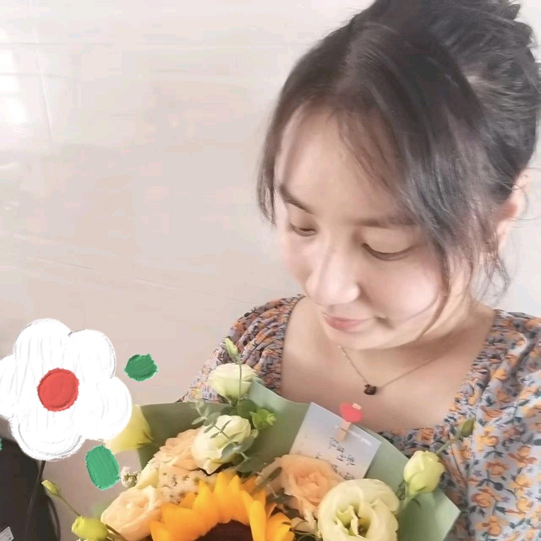 十里荷香何小妹