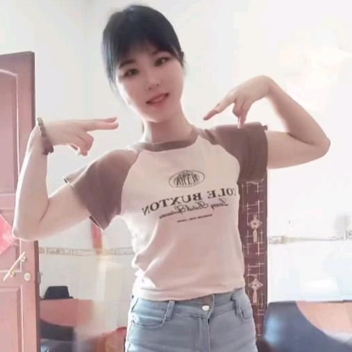 神农架撒欢的玉兔