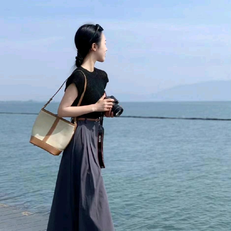 何何 美美